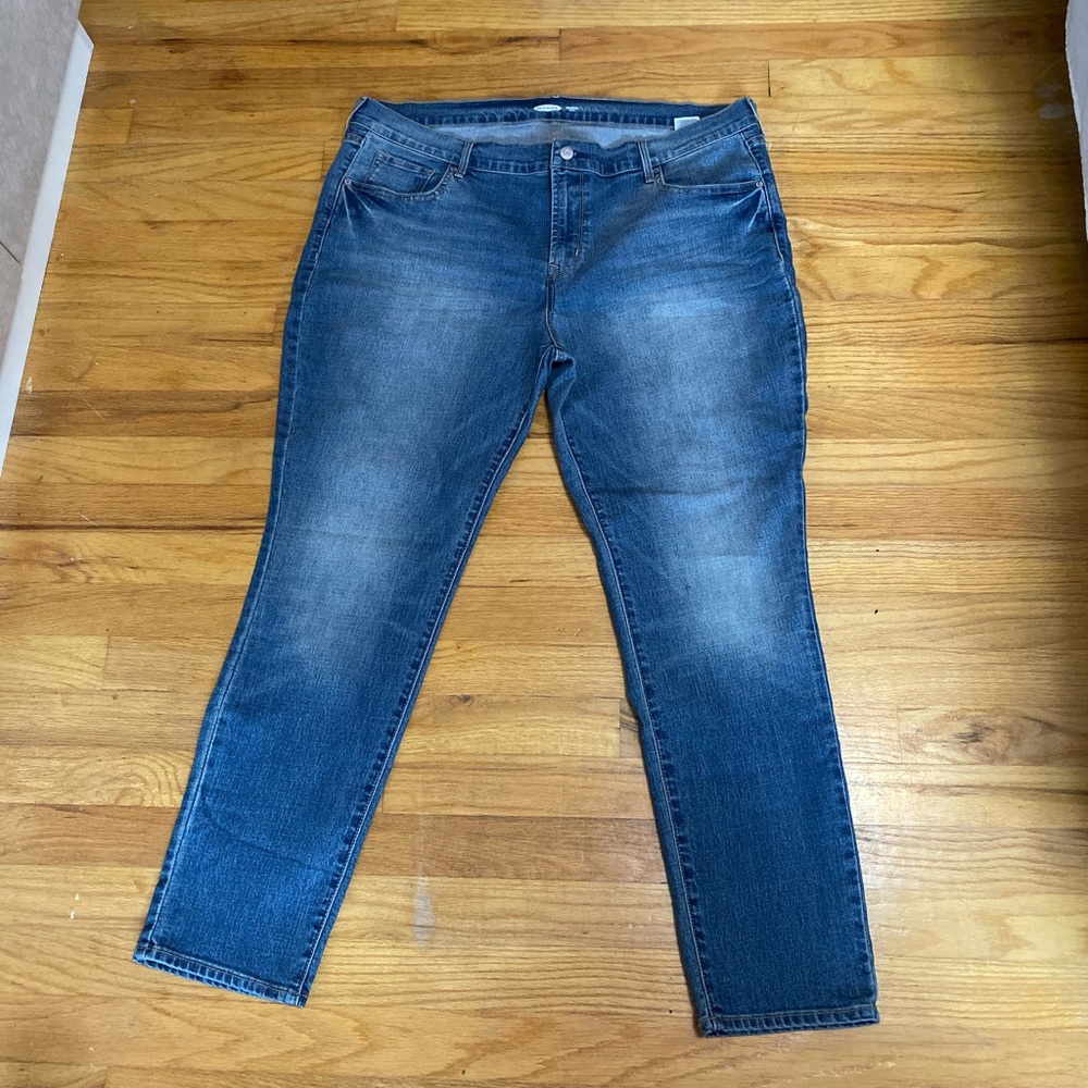 Old Navy skinny jeans. Never worn!